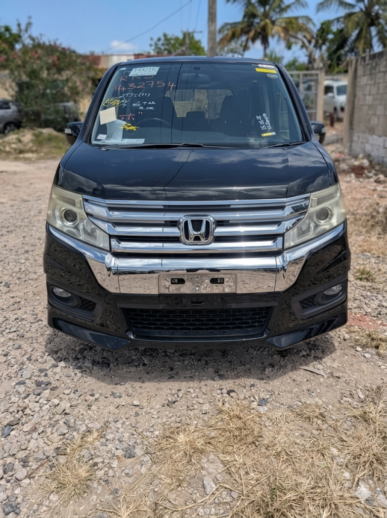 Honda Step WGN (2013)