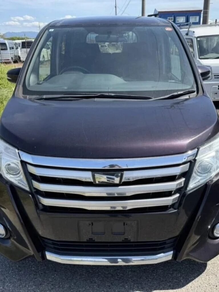 Toyota Noah (2015)